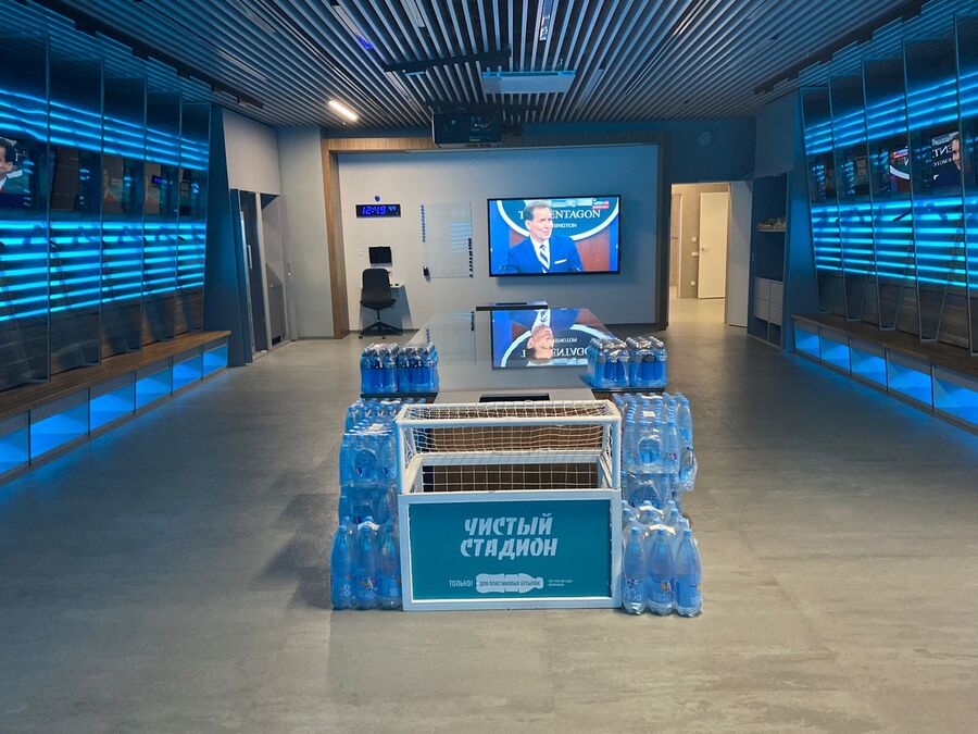 More than 700 warm vests for football fans can be made from the collected plastic at two matches – about 16 bottles per vest. 