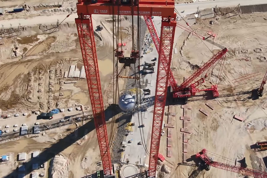 Installation of the tallest column at AGCC. 