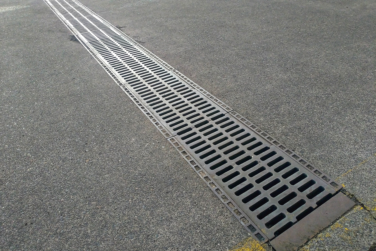 The widespread use of polymer water drainage systems is still held back by a lack of market awareness. To solve this problem, SIBUR and the Construction Physics Research Institute are developing an engineering and economical comparison of polymer water drainage systems against traditional solutions. 